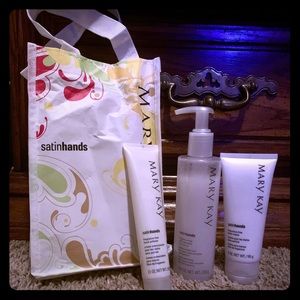 Mary Kay satin hands set